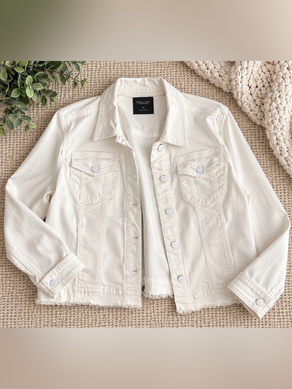 Simply Vera Wang White Denim Jacket ā XL